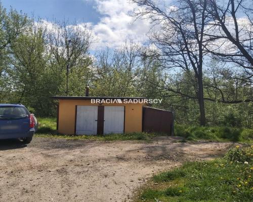 Chrzan&oacute;w, ul. Kolonia Fabryczna - do sprzedania garaż (z możliwym najemcą)  

  
Oferujemy garaż o powierzchni 26 m2 wra