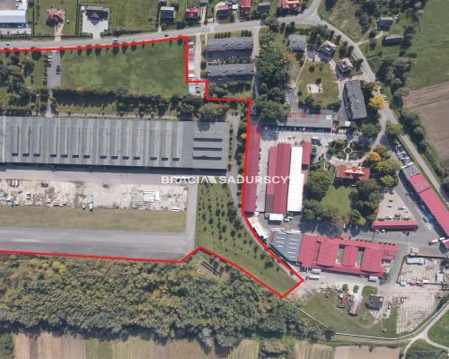 Nieruchomośc z przeznaczeniem pod fabrykę / centru
