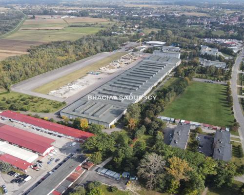 Nieruchomośc z przeznaczeniem pod fabrykę / centru
