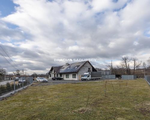 Budynek usługowy/biurowy/mieszklany/duża działka