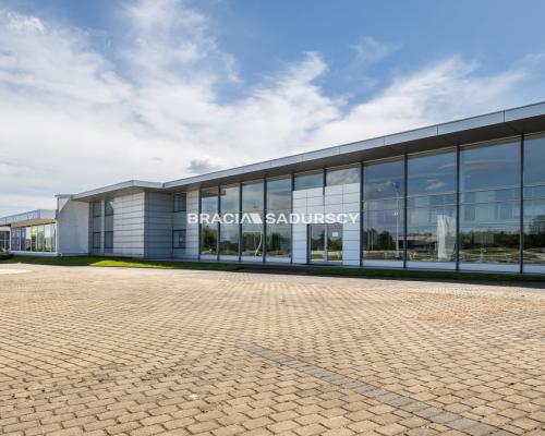 Komercja przy drodze 94 Tarnów - motoryzacja