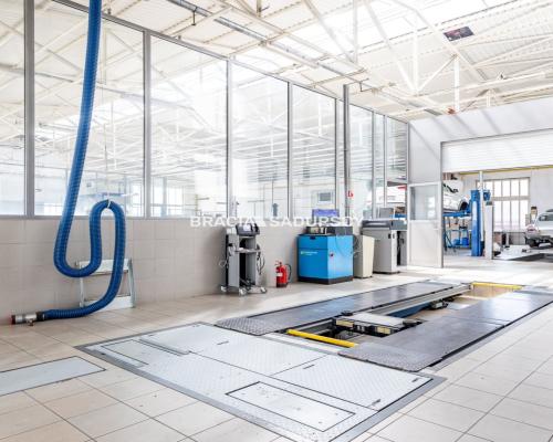 Komercja przy drodze 94 Tarnów - motoryzacja