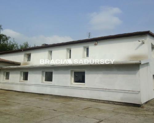 Zdjęcia należą do właściciela oferty. 
 
Do sprzedania nieruchomość produkcyjno-mieszkalna o powierzchni całkowitej 1027 m2 leż