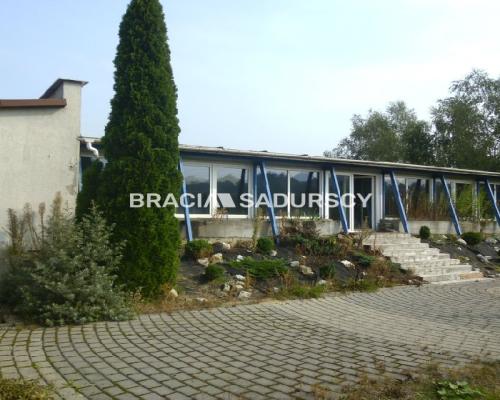 Zdjęcia należą do właściciela oferty. 
 
Do sprzedania nieruchomość produkcyjno-mieszkalna o powierzchni całkowitej 1027 m2 leż