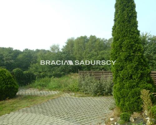 Zdjęcia należą do właściciela oferty. 
 
Do sprzedania nieruchomość produkcyjno-mieszkalna o powierzchni całkowitej 1027 m2 leż