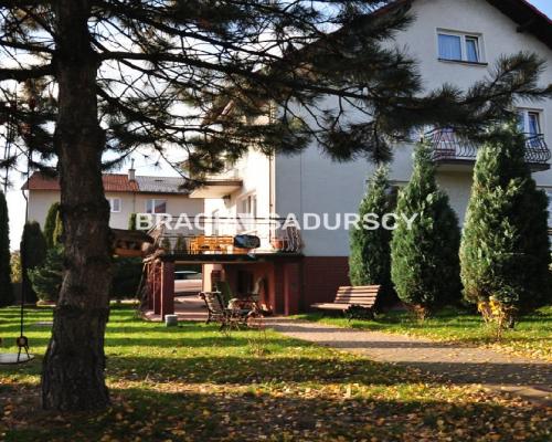 Zdjęcia należą do właściciela oferty.  
 
Zielonki koło Krakowa.  

 Do sprzedania  zakład  produkcyjny II kondygnacyjny o łącz