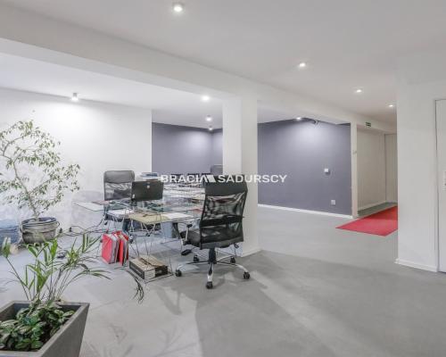 Budynek usługowy/biurowy/mieszklany/duża działka