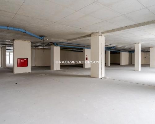 Lokal usługowy w stanie deweloperskim -706 m