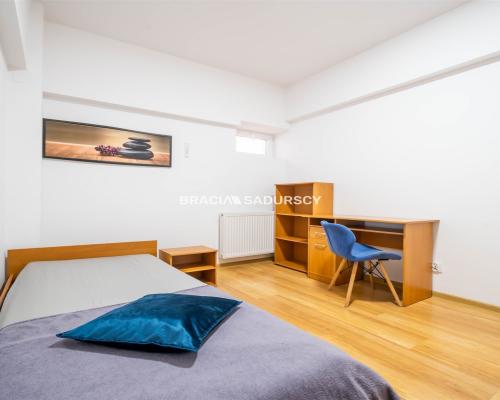 Lokal mieszkalno-usługowy w centrum.