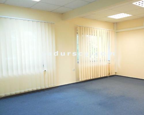 Niezależny obiekt biurowy    825m 2     na dużej działce 4600m2 na Ursynowie w Pyrach, z możliwością realizacji większych inwes