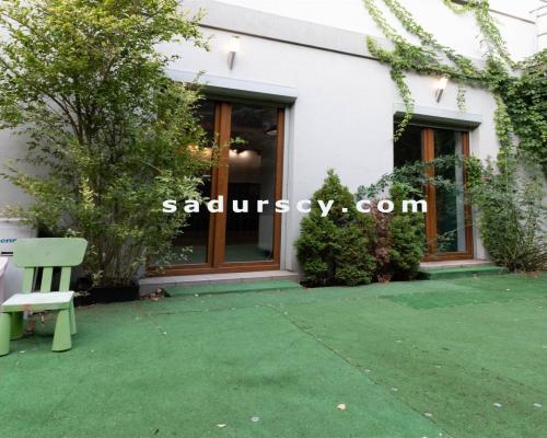 Piękny lokal użytkowy   106m 2  z małym ogr&oacute;dkiem,   na parterze   w Piasecznie / Nowej Iwicznej, z trzema własnymi miej