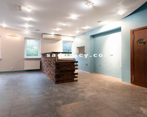 Piękny lokal użytkowy   106m 2  z małym ogr&oacute;dkiem,   na parterze   w Piasecznie / Nowej Iwicznej, z trzema własnymi miej