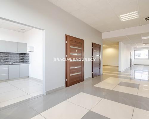 Open space/całe piętro w nowoczesnym biurowcu 1-P