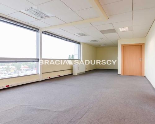 Oferta najmu powierzchni biurowej   
 
Oferujemy lokal użytkowy biurowy  o pow 520 m2 zlokalizowany przy Opolskiej w Krakowie