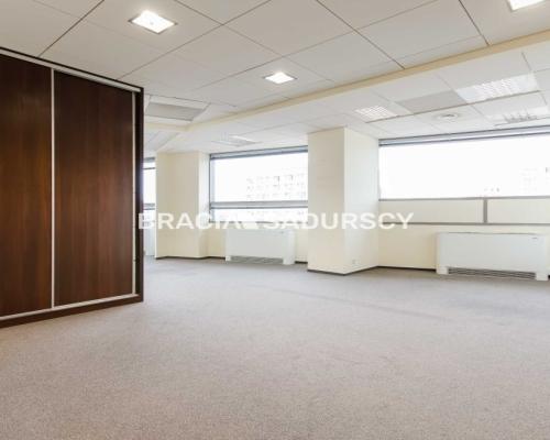 Oferta najmu powierzchni biurowej   
 
Oferujemy lokal użytkowy biurowy  o pow 520 m2 zlokalizowany przy Opolskiej w Krakowie