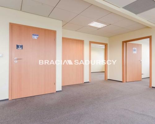 Oferta najmu powierzchni biurowej   
 
Oferujemy lokal użytkowy biurowy  o pow 520 m2 zlokalizowany przy Opolskiej w Krakowie