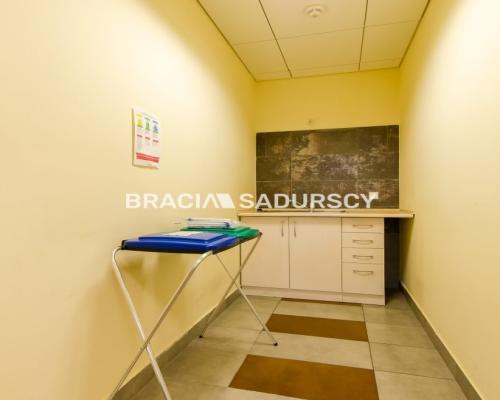 Oferta najmu powierzchni biurowej   
 
Oferujemy lokal użytkowy biurowy  o pow 520 m2 zlokalizowany przy Opolskiej w Krakowie