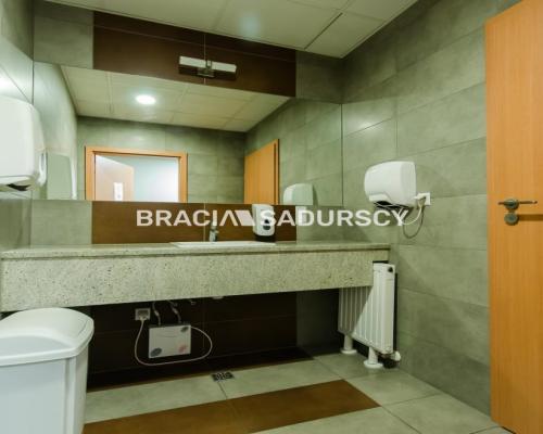 Oferta najmu powierzchni biurowej   
 
Oferujemy lokal użytkowy biurowy  o pow 520 m2 zlokalizowany przy Opolskiej w Krakowie