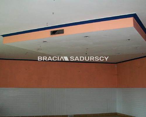 *Zdjęcia należą do właściciela oferty.   
  
Nowy Targ. Do wynajęcia budynek trzy poziomowy o pow. 2300m2 + piwnice leżący na 6