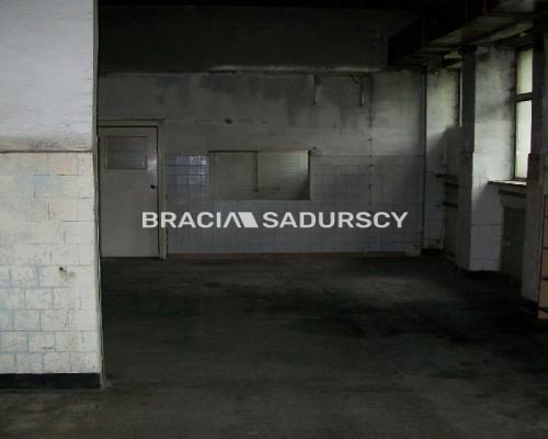 *Zdjęcia należą do właściciela oferty.   
  
Nowy Targ. Do wynajęcia budynek trzy poziomowy o pow. 2300m2 + piwnice leżący na 6