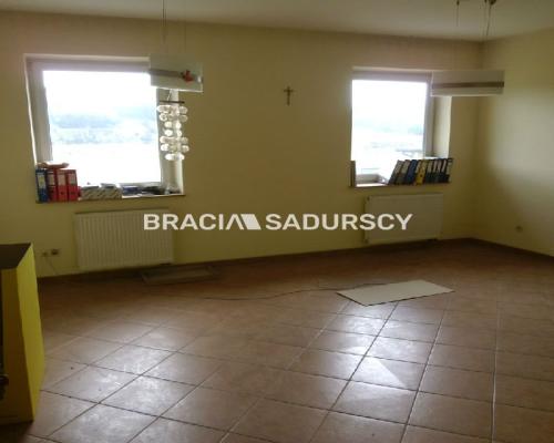 *Zdjęcia należą do właściciela oferty.     
 
Okolice Myślenic    

   Do wynajęcia hala produkcyjno-biurowa z 2004 roku