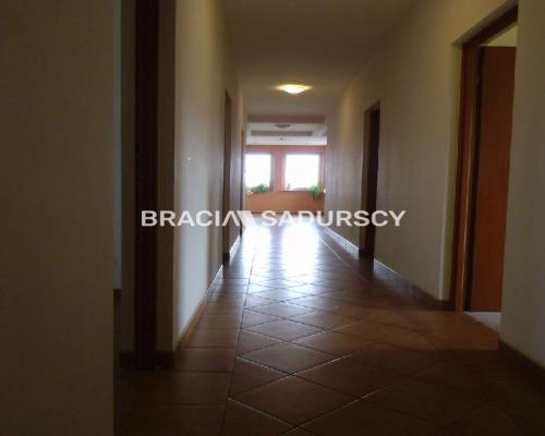 *Zdjęcia należą do właściciela oferty.     
 
Okolice Myślenic    

   Do wynajęcia hala produkcyjno-biurowa z 2004 roku