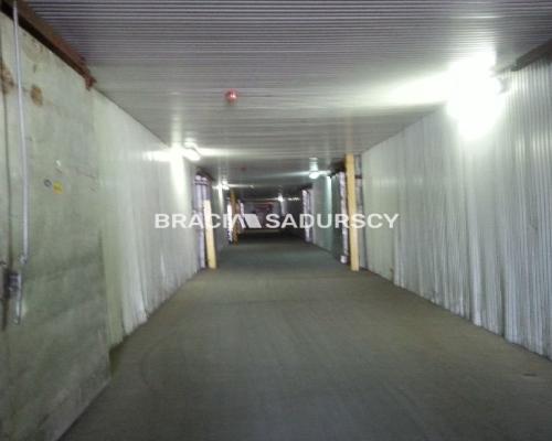 *Zdjęcia należą do właściciela oferty.   
 
Do wynajęcia powierzchnia magazynowa w Krakowie. 
Powierzchnia hali około 475 m2 z