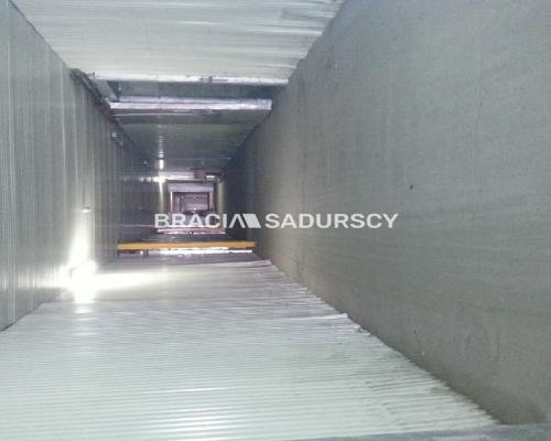 *Zdjęcia należą do właściciela oferty.   
 
Do wynajęcia powierzchnia magazynowa w Krakowie. 
Powierzchnia hali około 475 m2 z