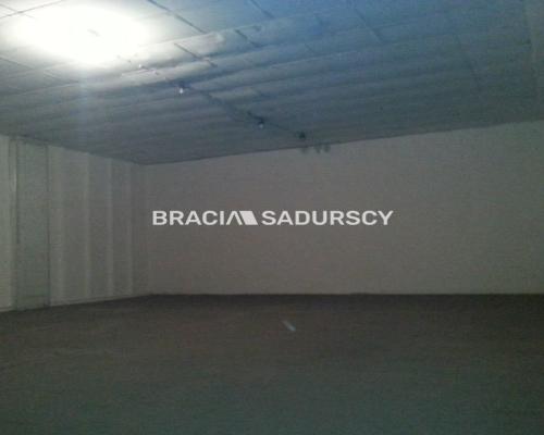 *Zdjęcia należą do właściciela oferty.   
 
Do wynajęcia powierzchnia magazynowa w Krakowie. 
Powierzchnia hali około 475 m2 z