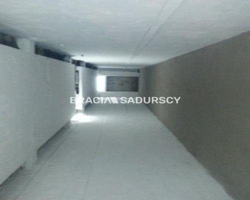 *Zdjęcia należą do właściciela oferty.   
 
Do wynajęcia powierzchnia magazynowa w Krakowie. 
Powierzchnia hali około 475 m2 z