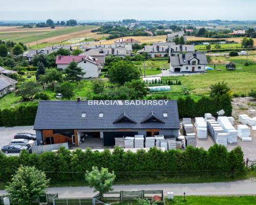 Budynek pod siedzibę firmy obrzeża Krakowa