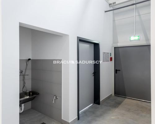 Nowoczesna hala wysokiego składowania z dokami