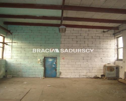 *Zdjęcia należą do właściciela oferty.   
 
Do wynajęcia hala produkcyjna leżąca w Skawinie. 

 Hala o powierzchni 700m&sup2; i