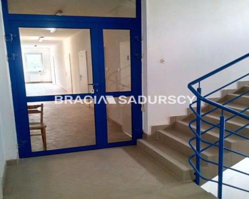 *Zdjęcia należą do właściciela oferty.   
 
Oferujemy do wynajęcia biura w budynku w ok. ul. Ujastek w Krakowie.  

   

  Pomi