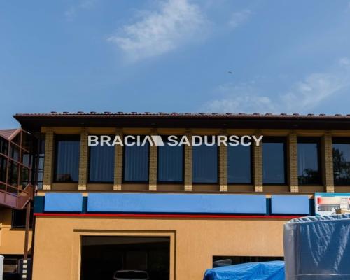 Do wynajęcia budynek biurowy  leżący na Krowodrzy w Krakowie . 
 
Nieruchomość znajduje się bezpośrednio przy gł&oacute;wnej ul