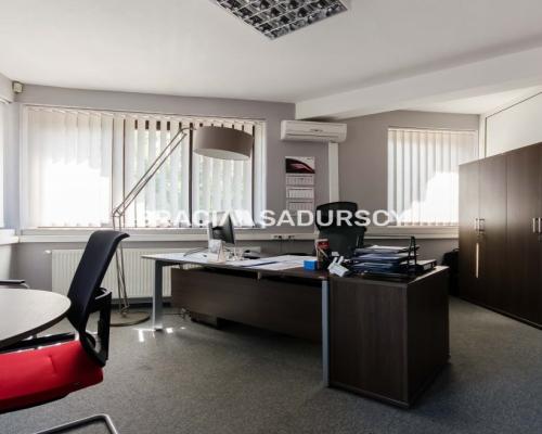 Do wynajęcia budynek biurowy  leżący na Krowodrzy w Krakowie . 
 
Nieruchomość znajduje się bezpośrednio przy gł&oacute;wnej ul