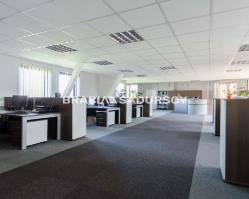 Do wynajęcia powierzchnia biurowa w wolnostojącym budynku na Krowodrzy w Krakowie . 
 
Nieruchomość znajduje się bezpośrednio p