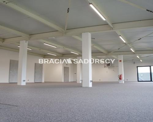 Nowy obiekt handlowy-usługowy-biurowy / Liszki