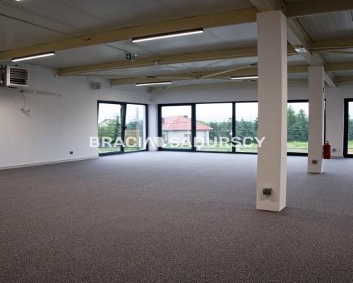 Nowy obiekt handlowy-usługowy-biurowy / Liszki