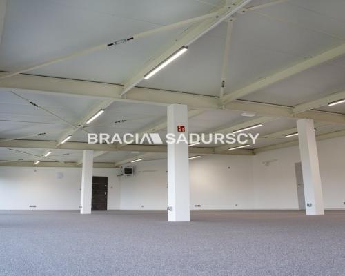 Nowy obiekt handlowy-usługowy-biurowy / Liszki