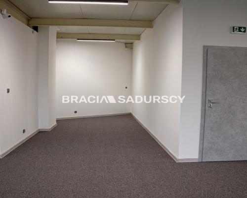 Nowy obiekt handlowy-usługowy-biurowy / Liszki