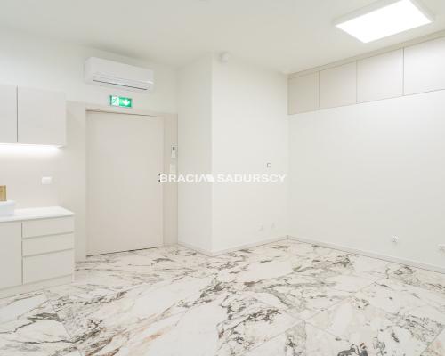 5 gabinetów zabiegowych / parking / ul. Józefińska