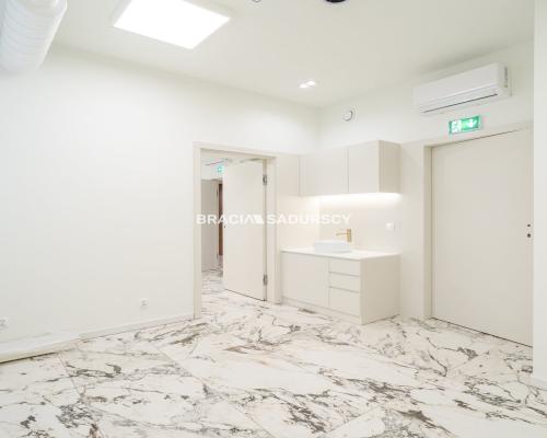 5 gabinetów zabiegowych / parking / ul. Józefińska