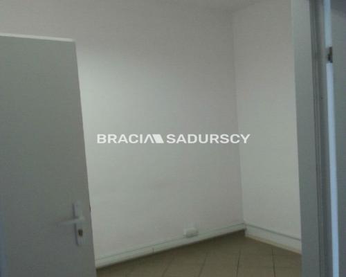 *Zdjęcia należą do właściciela oferty.  
 
Polecamy do wynajęcia lokal o powierzchni 265 m2, usytuowany na I piętrze budynku pr