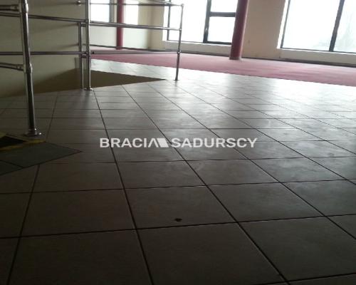 *Zdjęcia należą do właściciela oferty.  
 
Polecamy do wynajęcia lokal o powierzchni 265 m2, usytuowany na I piętrze budynku pr