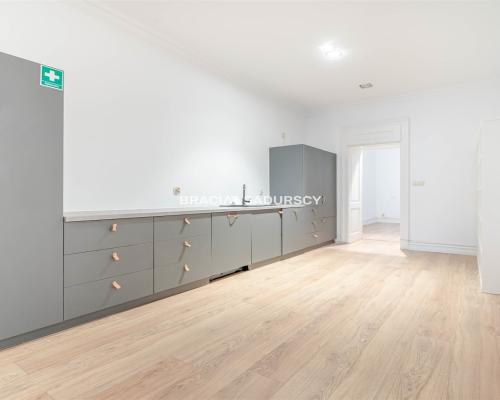 Ekskluzywny lokal do wynajęcia w prestiżowej kamienicy - Stare Miasto, Krak&oacute;w  

 Do wynajęcia wyjątkowy lokal położony