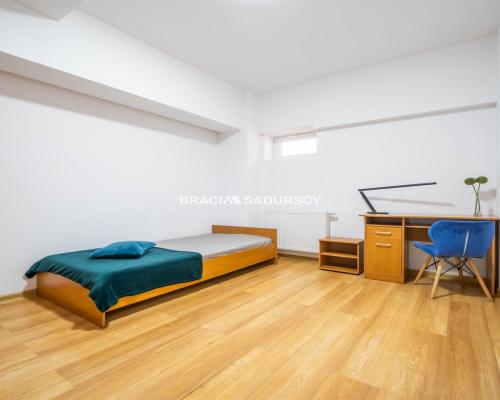 Lokal mieszkalno-usługowy w centrum.