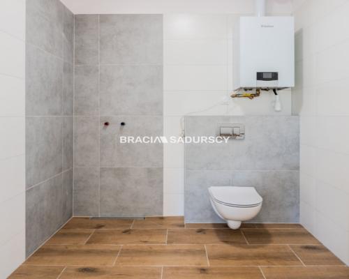 Lokal usługowy z miejscami parkingowymi