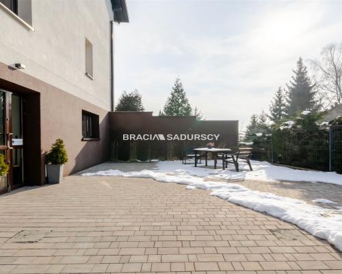 LOKAL USŁUGOWY HANDLOWY MNIKÓW PARKING 82M2