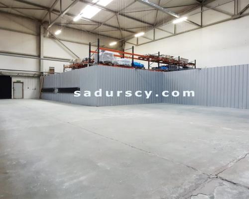 Hala magazynowa 275m 2  bez filarów w Piasecznie, z wjazdem z poziomu 0.   
 
Hala murowana, ogrzewana, ocieplona wełną mineral